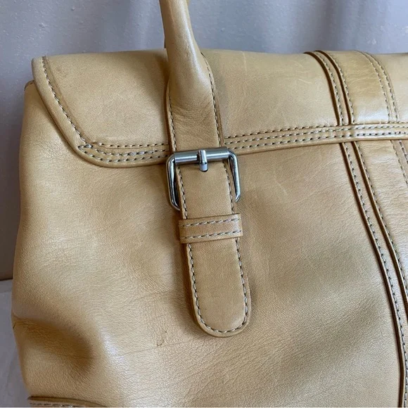 Vintage Fossil Leather Shoulder Bag | Tan with Silvertone Hardware - Picture 9 of 16